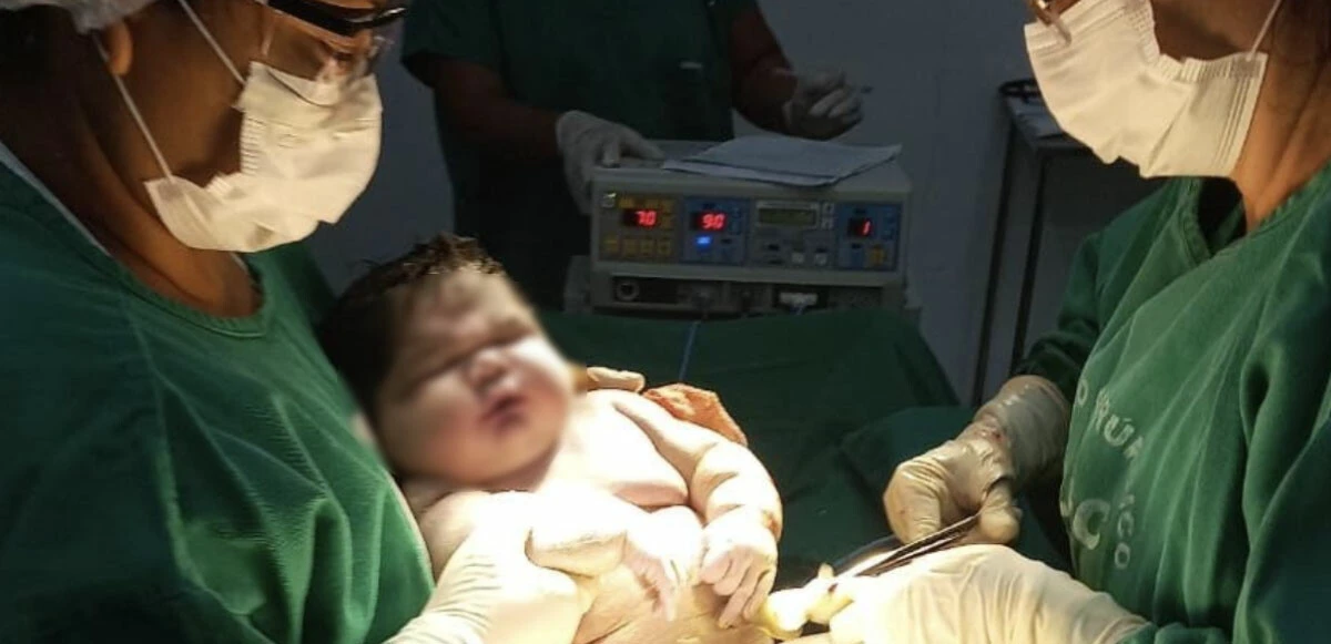 Anne-babanın heyecanlı bekleyişi sürprizle son buldu: Doktorları bile şaşırtan bebek eyaletin en büyüğü