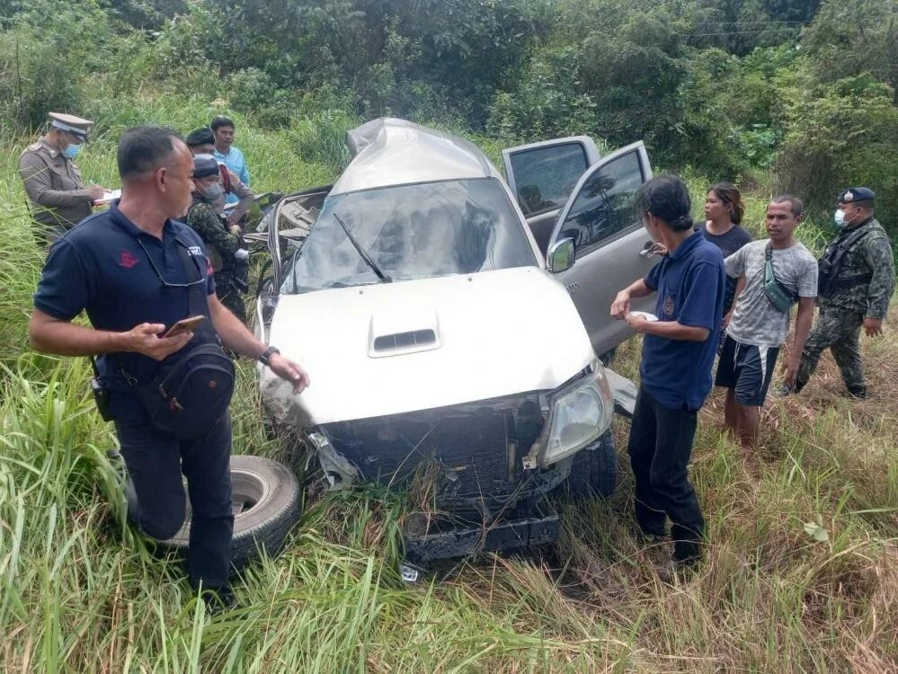 Hemzemin geçitteki araca çarpan tren metrelerce sürükledi! İşte o anlar
