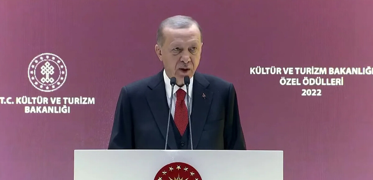 Son dakika! Cumhurbaşkanı Erdoğan&#039;dan sanata destek mesajı: Türkiye&#039;nin kültür iklimini tek tipleştiren mahalle baskısını reddediyoruz