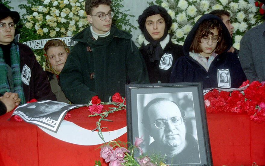 Uğur Mumcu suikastının üzerinden 30 yıl geçti: Ölümündeki sır perdesi hala aralanamadı