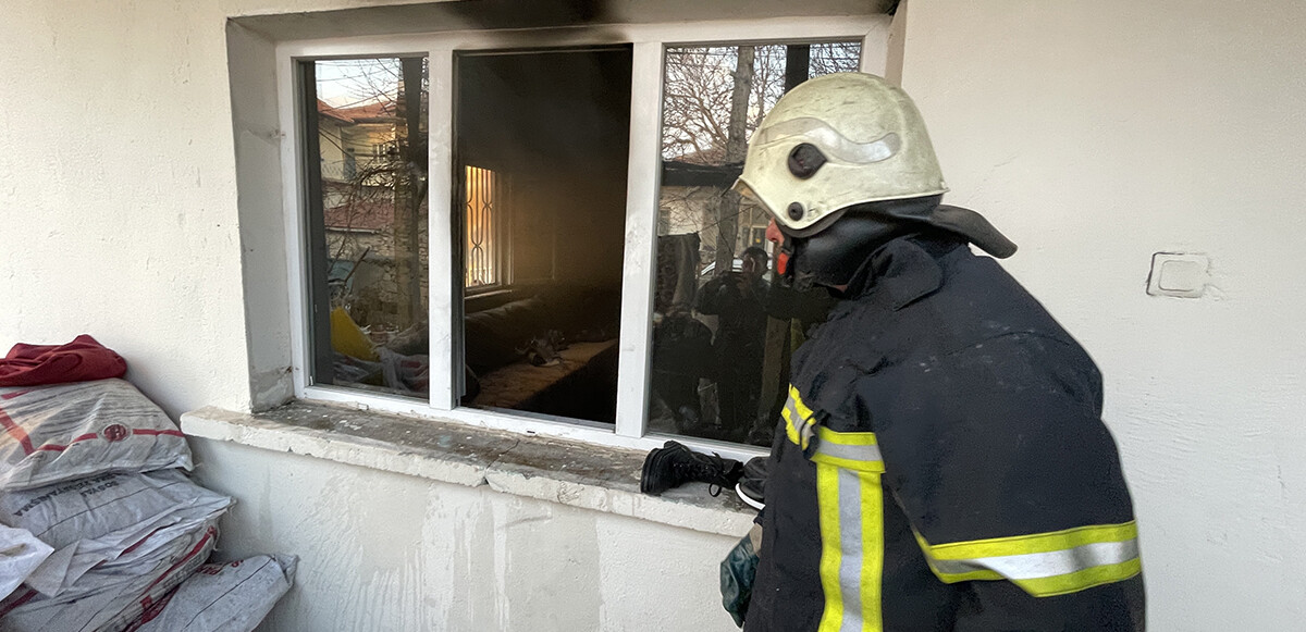 Eşiyle tartışan şahıs evi ateşe verdi