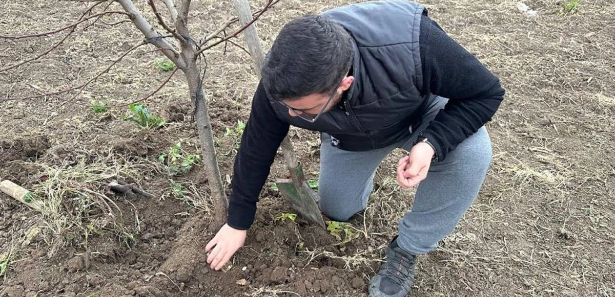 Küreği salladı, parıltısı gözünü kamaştırdı: Bahçesinden tarih ve altın çıktı