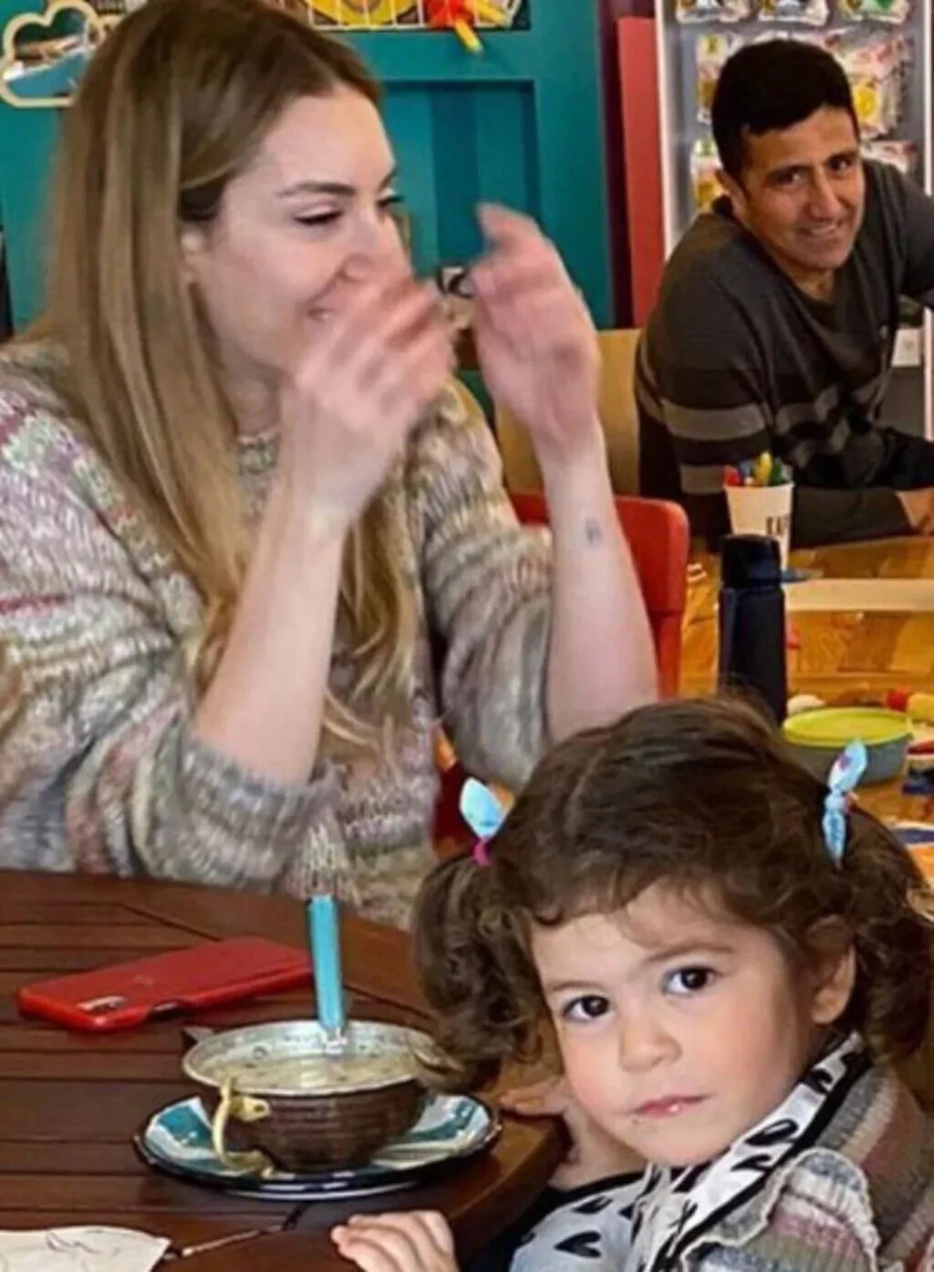 Sinem Kobal ile Kenan İmirzalıoğlu'nun kızları Lalin'den ilk görüntü geldi! Aynı babası yorumları yağdı