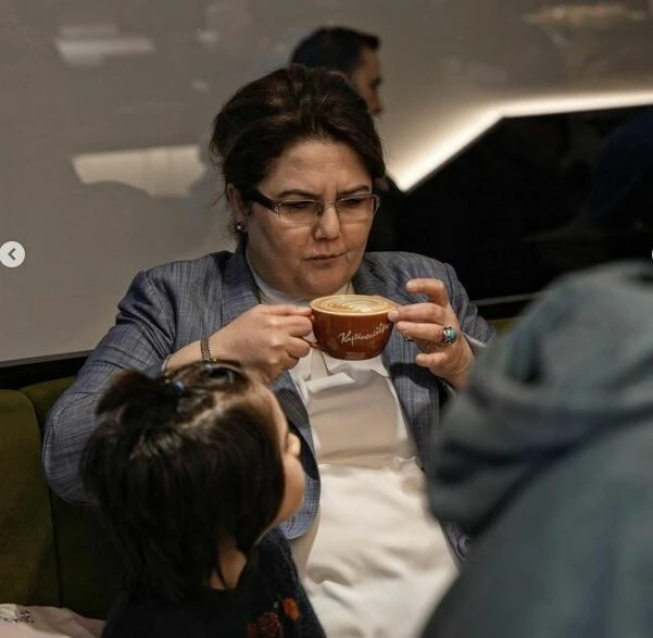 Nusret Gökçe, yeni mekanı Kapiçiiiino’nun gelirini kimsesiz çocuklara bağışladı!