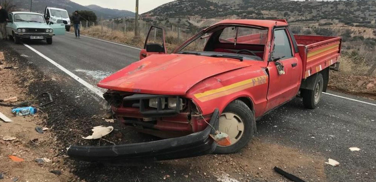 Burdur&#039;da çocuk sürücü kullandığı araçla kaza yaptı, annesi öldü