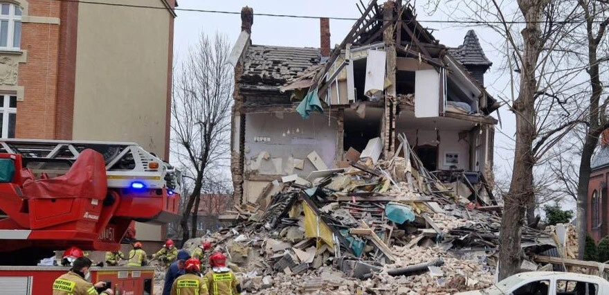Doğal gaz hattı patladı, bina harabeye döndü: Çok sayıda yaralı var