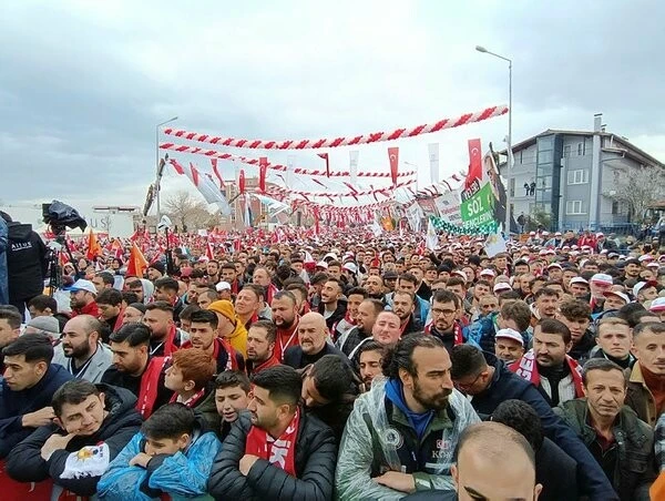 Cumhurbaşkanı Erdoğan'dan Altılı Masa'ya sert tepki: Aday çıkaramadılar, adaylığımıza çamur atıyorlar