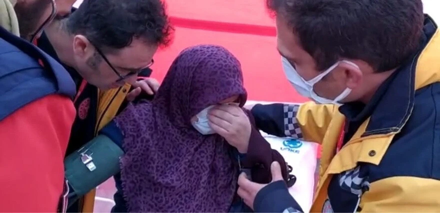 Tören alanında fenalaşan kadın, Cumhurbaşkanı Erdoğan'ı görebilmek için hastaneye gitmeyi reddetti