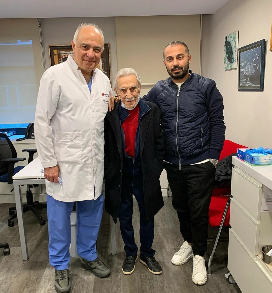 Aydemir Akbaş, 'öldü' haberlerine isyan etti: Bende hem Arnavutluk hem Lazlık var, inadım inat kanseri yeneceğim!