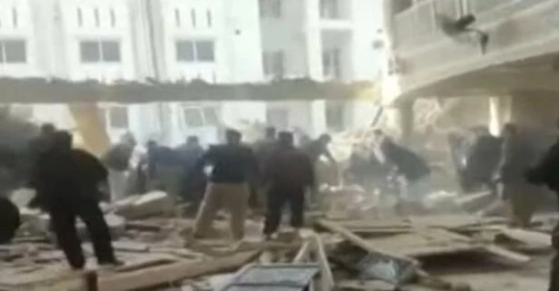 Pakistan'da camide patlama: Çok sayıda ölü ve yaralı var