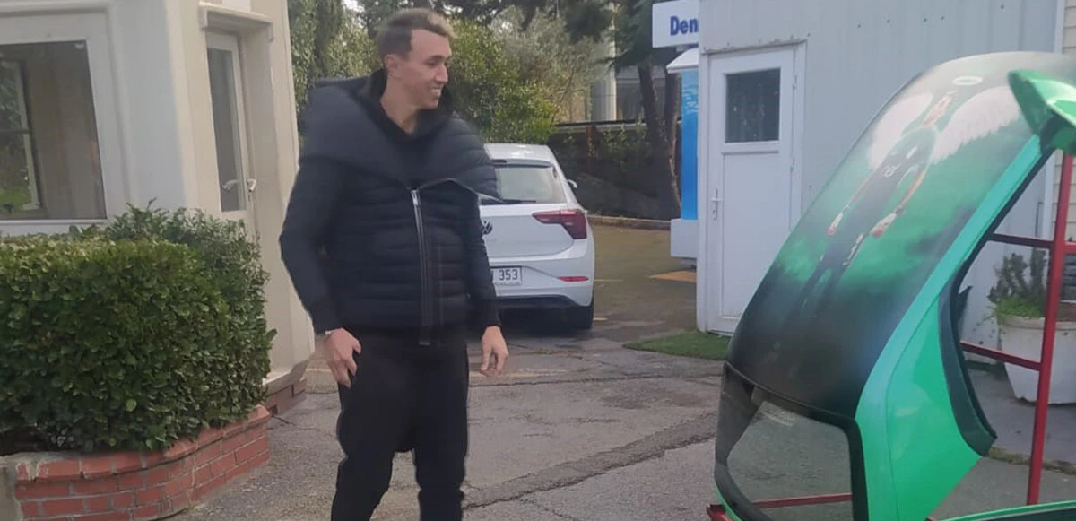 Galatasaray’ın yıldızı Muslera’ya Bursalı vatandaştan sürpriz: Sıfır otomobili tesise götürdü