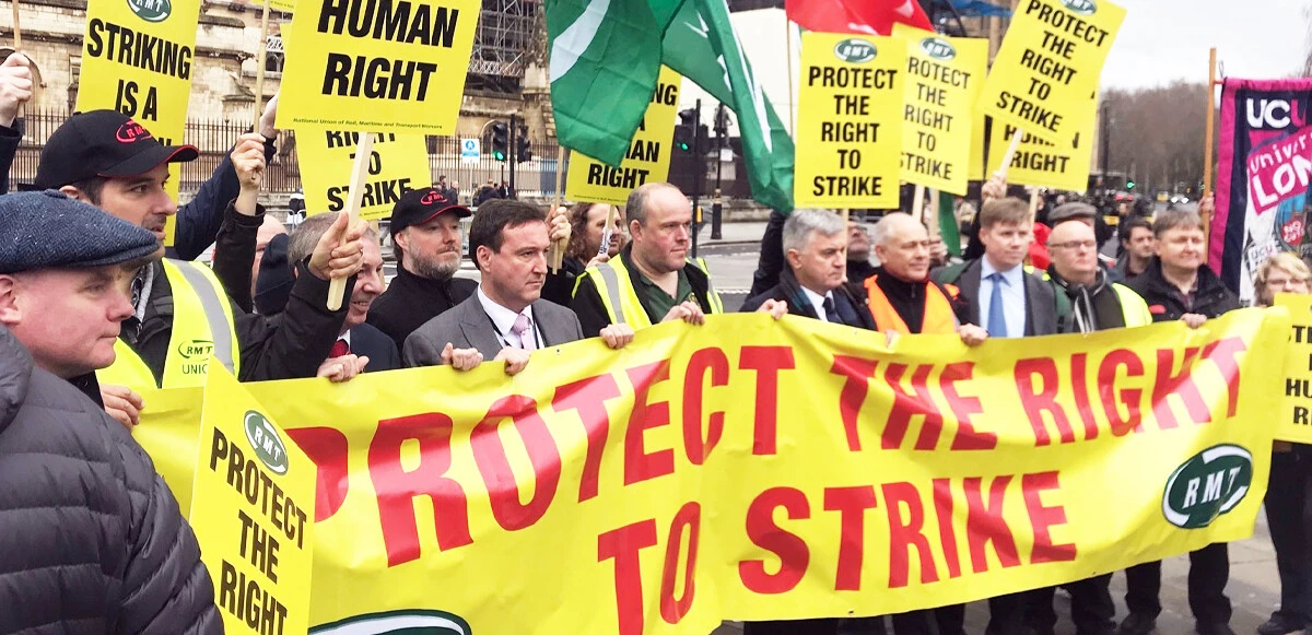 İngiltere'de 500 bin kişilik dev grev, hayat pahalılığı nedeniyle iş bıraktılar