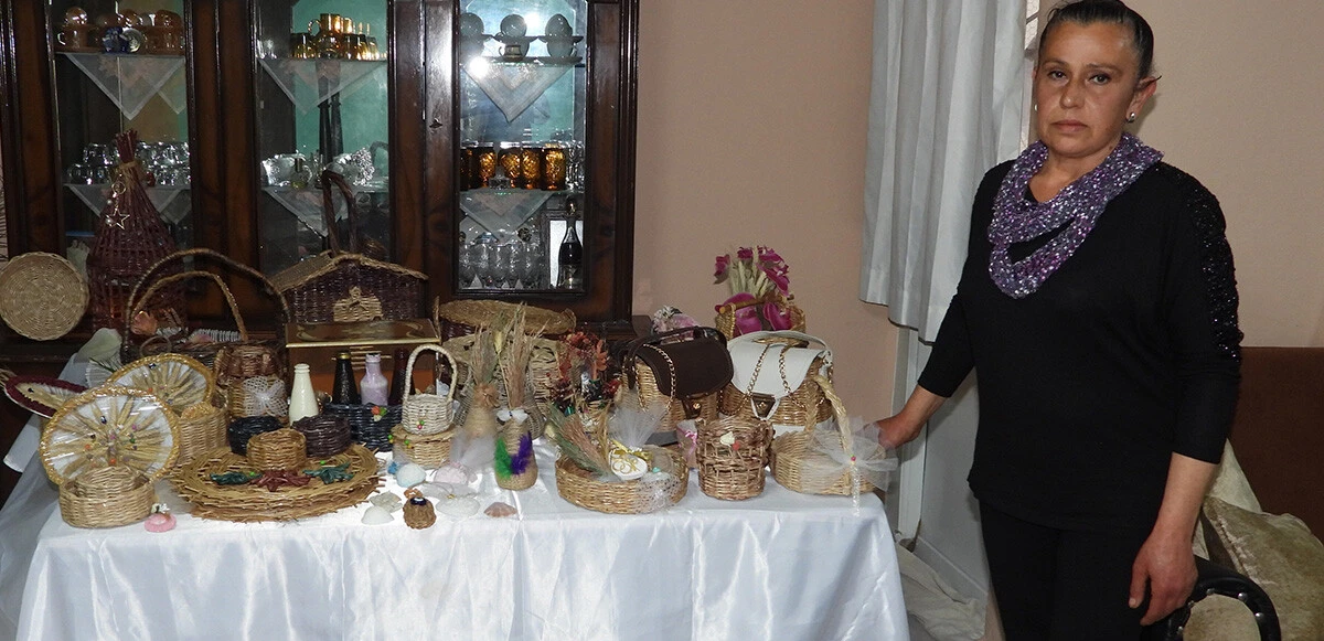 Sokaktaki çöpleri toplayıp sanata dönüştürüyor: Sıfır atık dediğimiz budur!