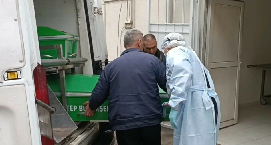 Elinden tutarak ölüme götürdü! Küçük kızını boğarak öldüren vicdansız annenin o anları ortaya çıktı