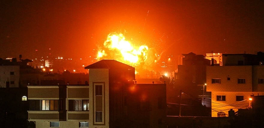 İsrail savaş uçakları Gazze’yi vurdu: Hedef olan yerlerde yangın çıktı