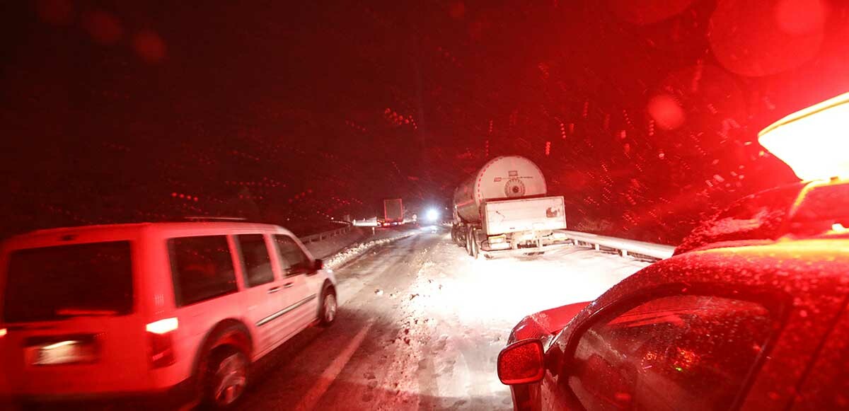 Malatya’da şiddetli kar: Sınavlar ertelendi, yollar kapandı