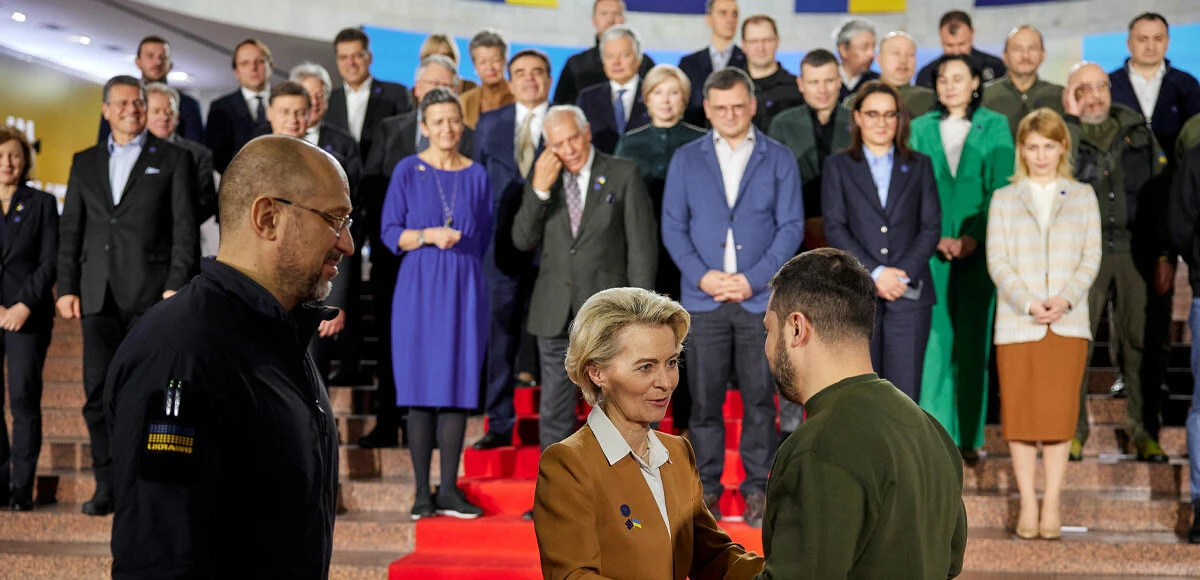 Kiev'deki zirvede AB liderlerine giysi uyarısı: Zelenskiy'i gölgede bırakmayın!