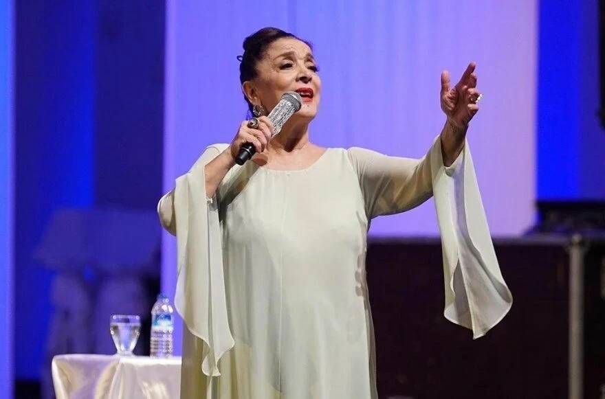 Belkıs Akkale kimdir, kaç yaşında? Belkıs Akkale şarkıları!