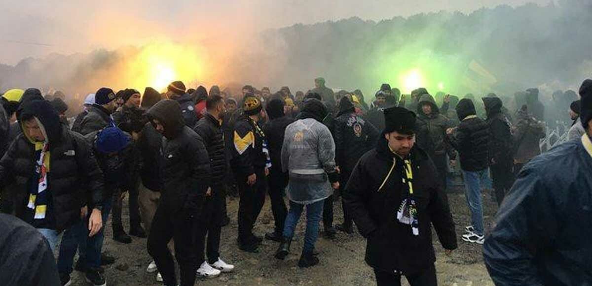 Fenerbahçeli taraftalar Riva'da TFF'yi protesto etti!