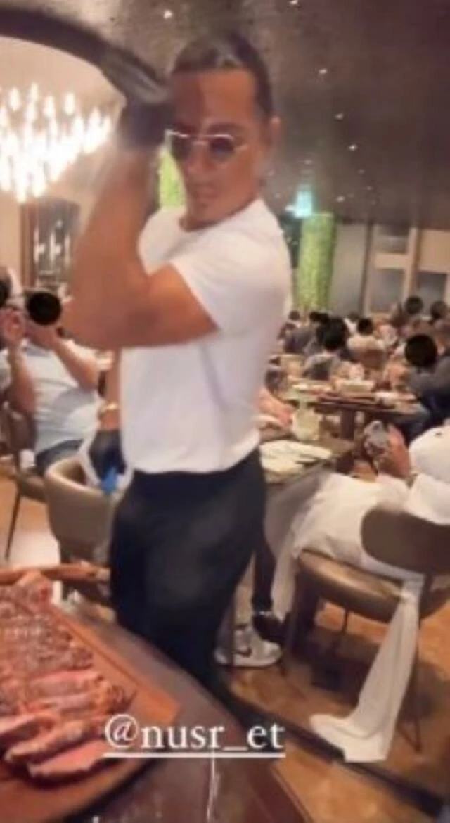 Kırmızı bültenle Interpol tarafından aranan isim Nusret'in ellerinden böyle et yedi! Görüntüler yayıldı