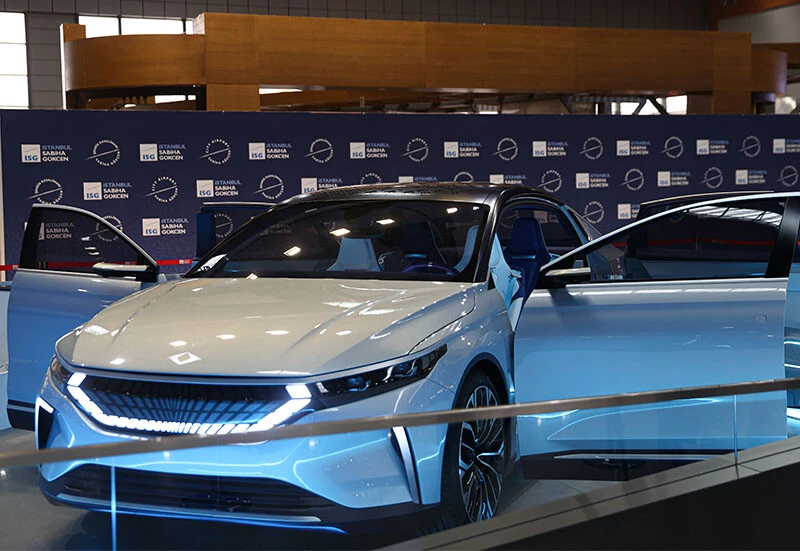 Yerli otomobil Togg, Havalimanında sergilendi: İlk günden yüz binden fazla kişi inceledi!