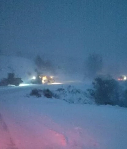 Sadece kar görmek istemişlerdi, saatlerce mahsur kaldılar