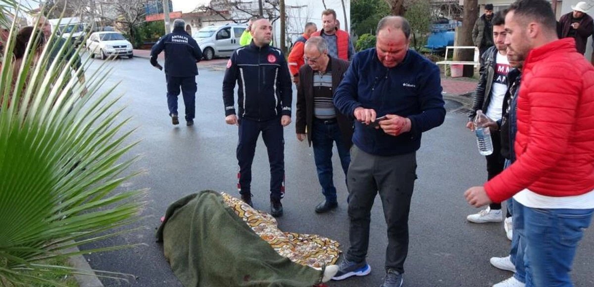 Antalya'dan depremzedelere yardıma giderken kaza yaptılar: Ölü ve yaralılar var