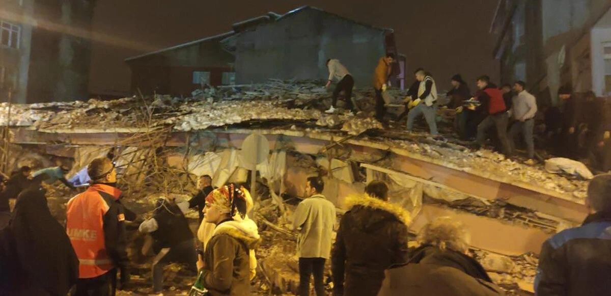 MALATYA'DA SON DURUM! Depremde 300 bina yıkıldı: Ölü ve yaralı sayısı artıyor (Son dakika deprem haberleri)