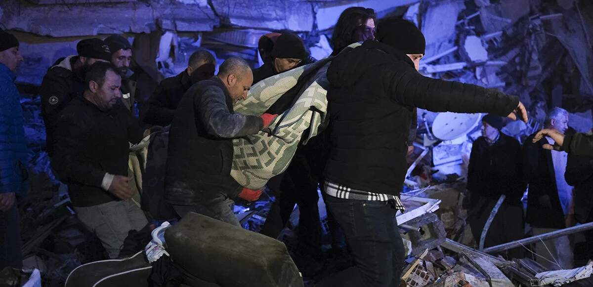 Kahramanmaraş'ta kız kardeşler 12 saatin ardından 4 saat arayla kurtarıldı!