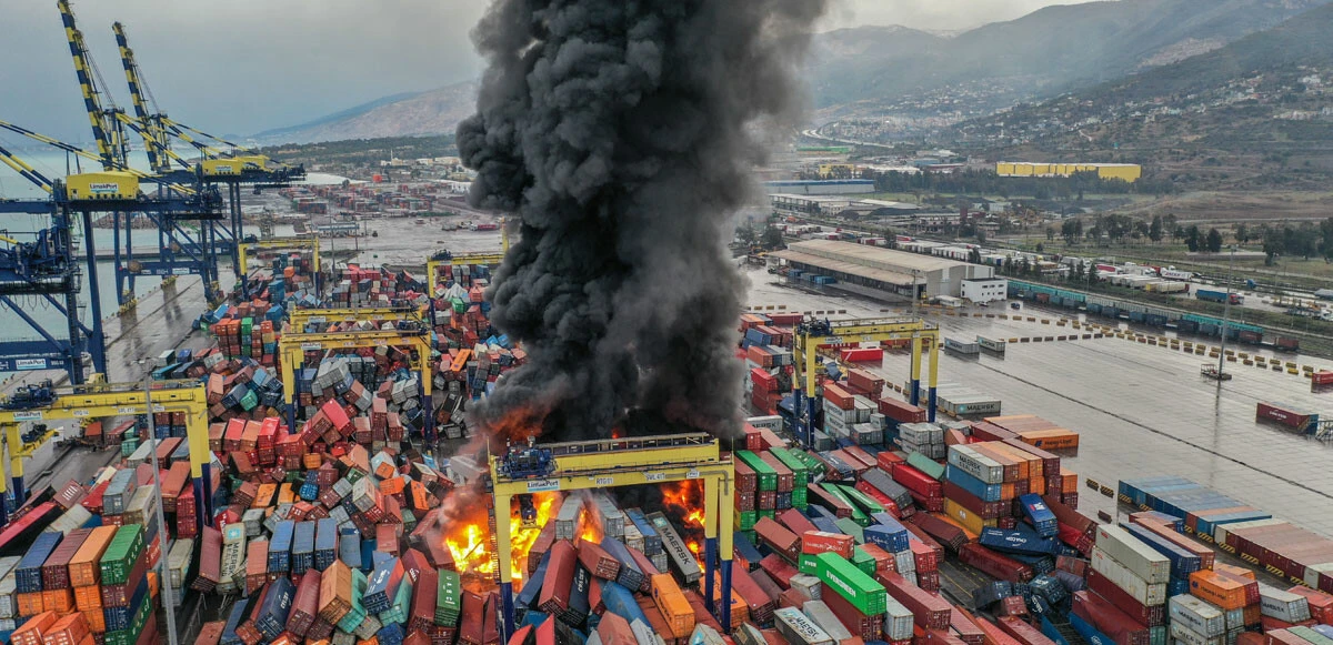 İskenderun'da depremin ardından limanda yangın!