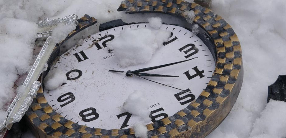 Deprem bölgesinde hayat 04.17&#039;de durdu! Enkazdan çıkan saat görenlerin yüreğini dağladı