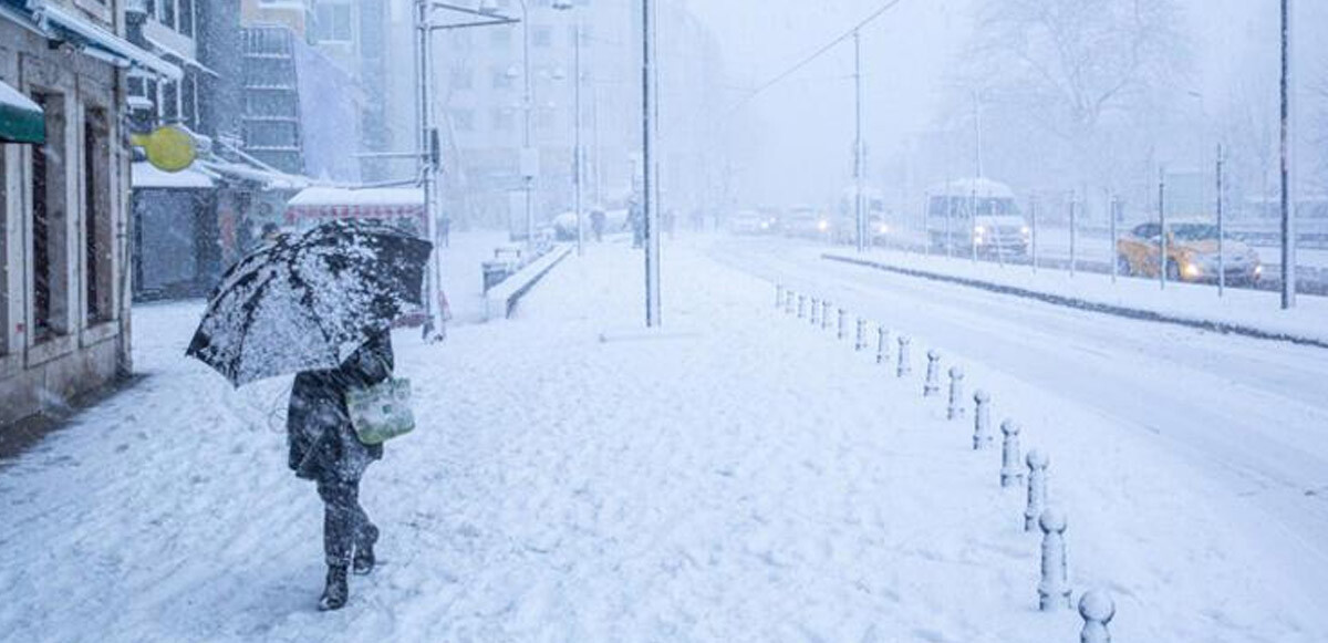 İstanbul&#039;da kar yağışı etkili oluyor