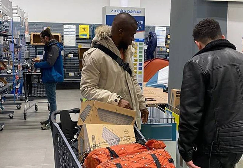Fenerbahçe'nin golcüsünden örnek davranış: Depremzedeler için alışveriş yaptı!