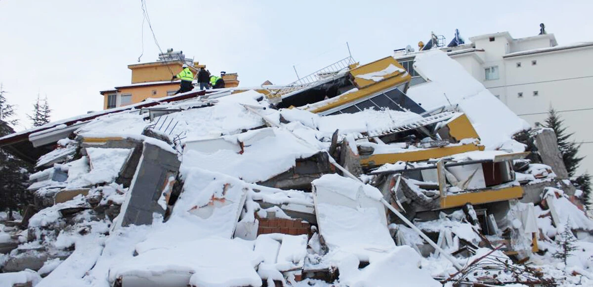 Deprem uzmanı Prof. Naci Görür, canlı yayında gözyaşlarını tutamadı! Sıradaki şehirleri işaret ederek uyardı
