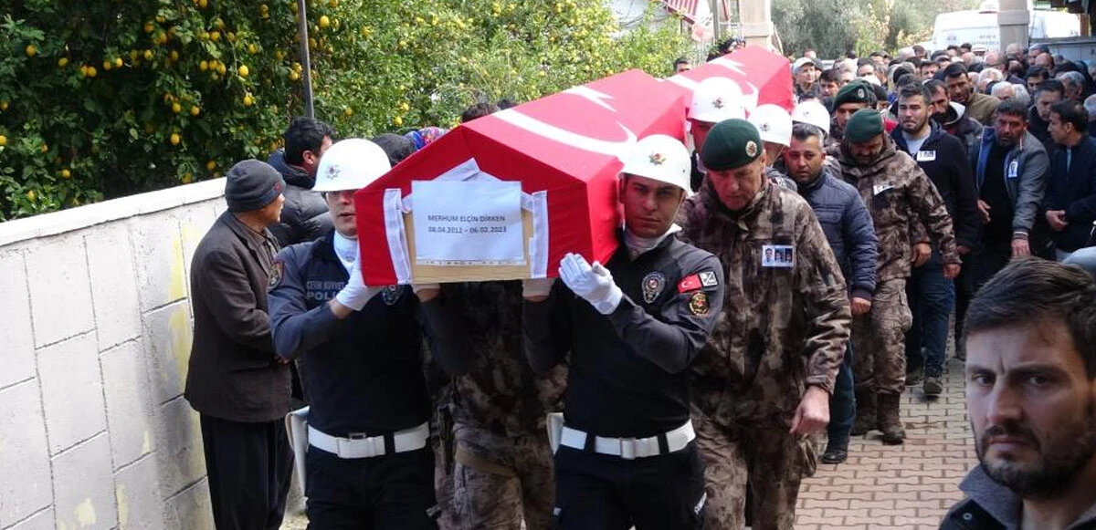Cenaze töreninde gözyaşları sel oldu: Depremde ölen polis baba ve 2 çocuğuna acı veda