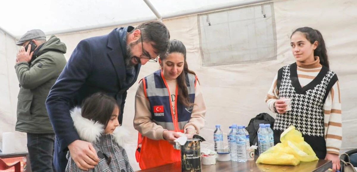 Minik Zeynep'ten depremzedelere duygulandıran bağış