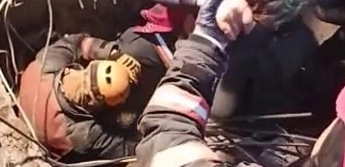 73 saat sonra gelen mutluluk: 3 kişilik aile enkazdan böyle kurtarıldı