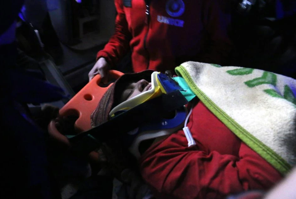 İki canlı kadın 70 saatin ardından sağ kurtarıldı