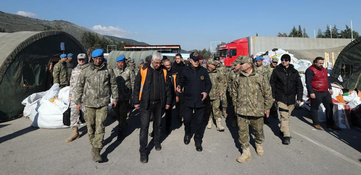 Son dakika! Bakan Akar lojistik destek üssünde incelemelerde bulundu