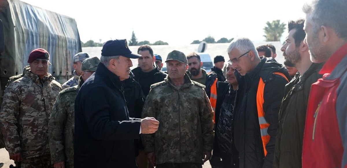 Son dakika! Bakan Akar lojistik destek üssünde incelemelerde bulundu
