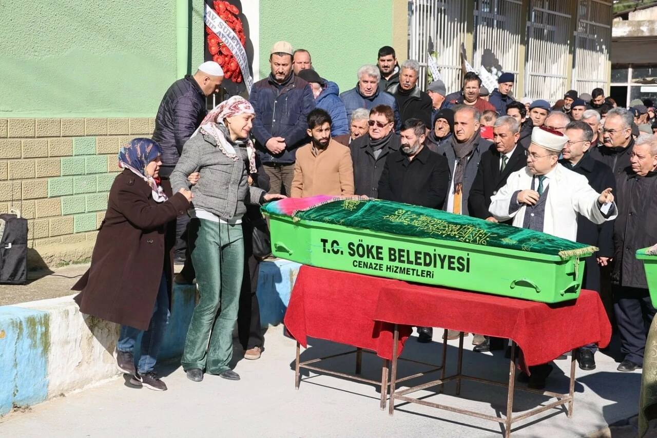Kahramanmaraş'taki depremde hayatını kaybeden anne-kız toprağa verildi