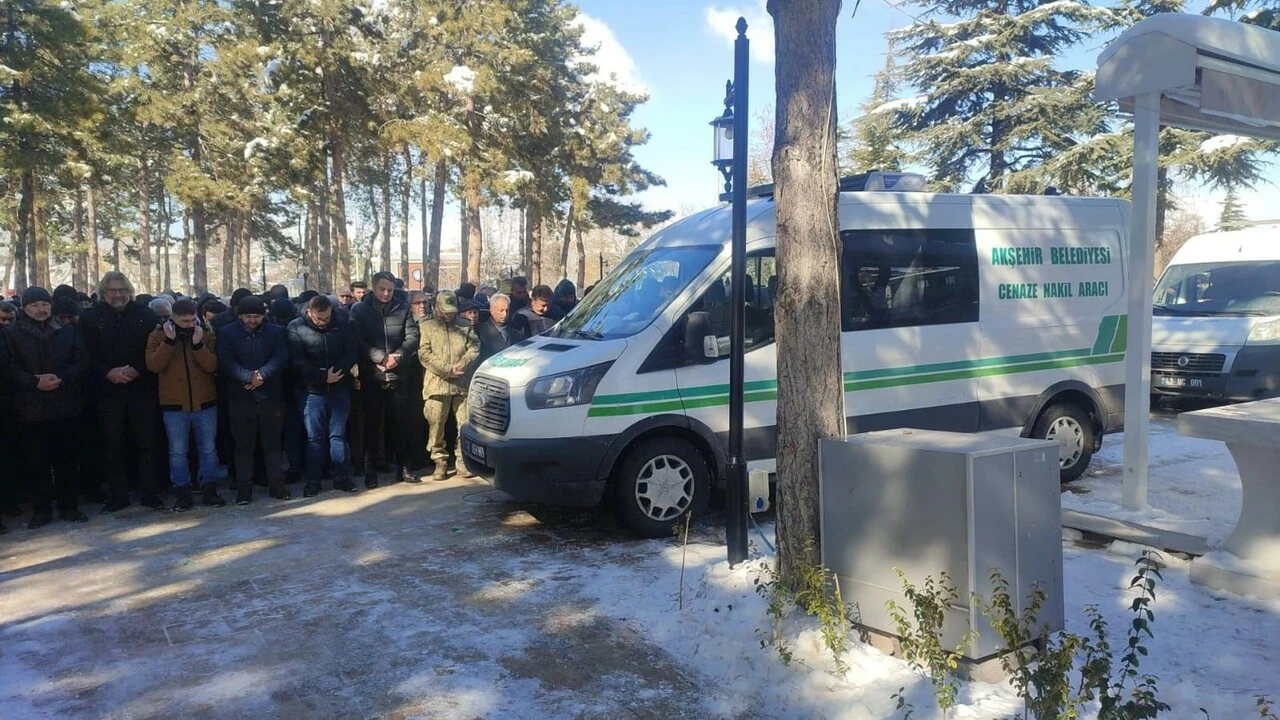Depremde hayatını kaybeden 8 kişi Konya'da defnedildi