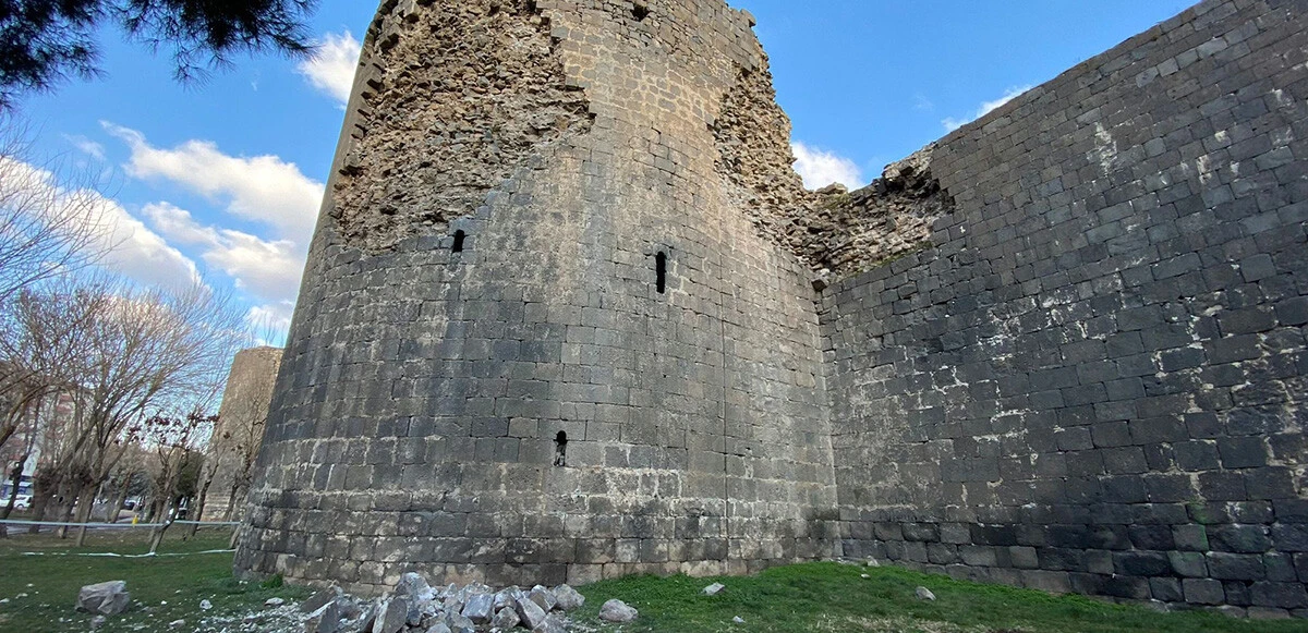 Deprem 5 bin yıllık Diyarbakır Surları’nı yıkamadı! Uzman isim tahribatı anlattı