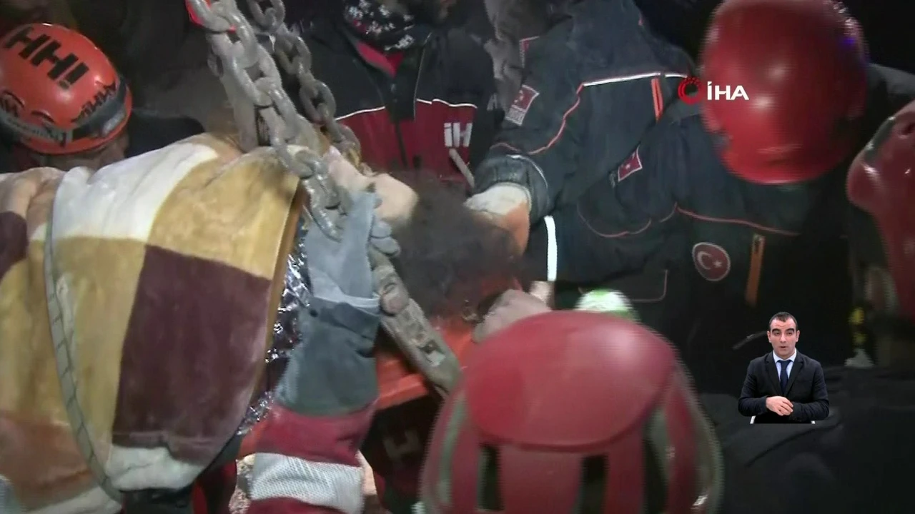 Son dakika! Kahramanmaraş depreminde peş peşe güzel haberler! 112. saatte 3 vatandaş daha enkazdan sağ olarak çıkartıldı