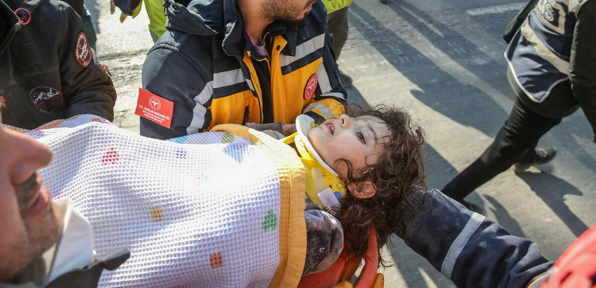 Hatay'da 131 saat sonra 7 yaşındaki İrem'den iyi haber! Annesine kavuştu