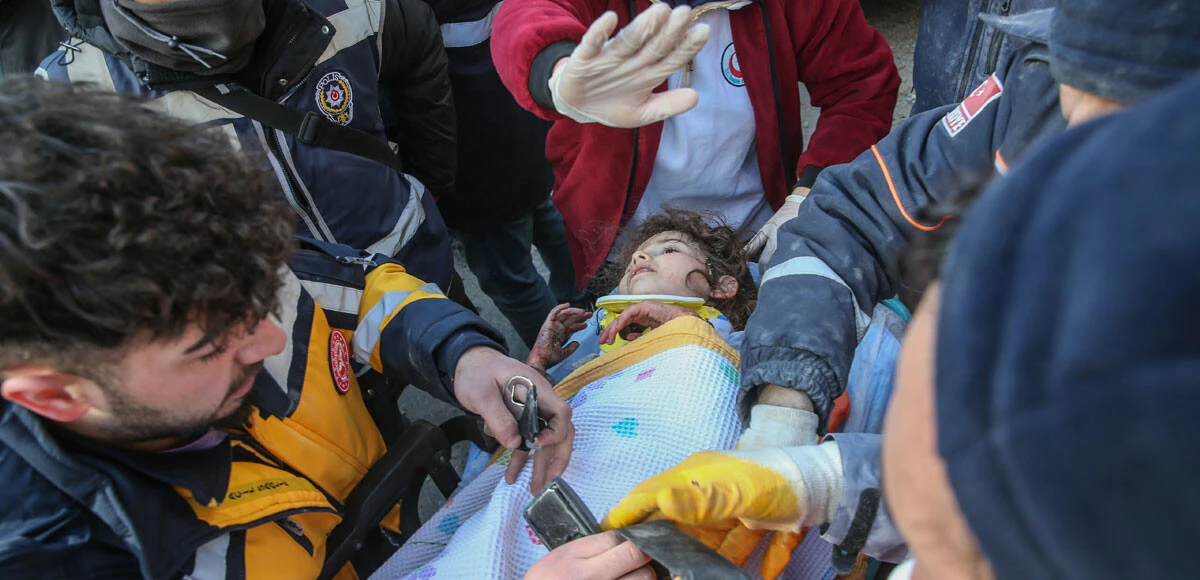 Hatay'da 131 saat sonra 7 yaşındaki İrem'den iyi haber! Annesine kavuştu