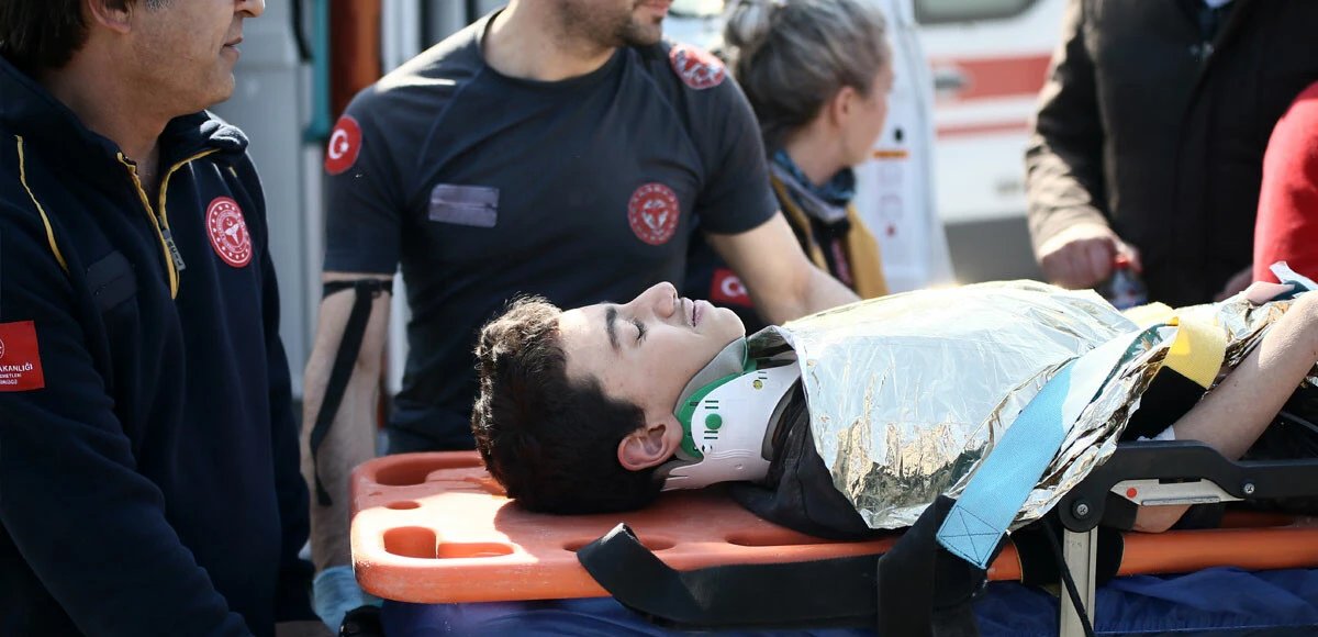 Hatay'dan bir umut dolu haber daha: 128. saatte 13 yaşındaki Arda enkazdan sağ olarak çıkarıldı