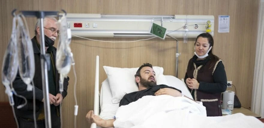 Enkaz altında yaşam mücadelesi: 12 zeytinle hayata tutundu