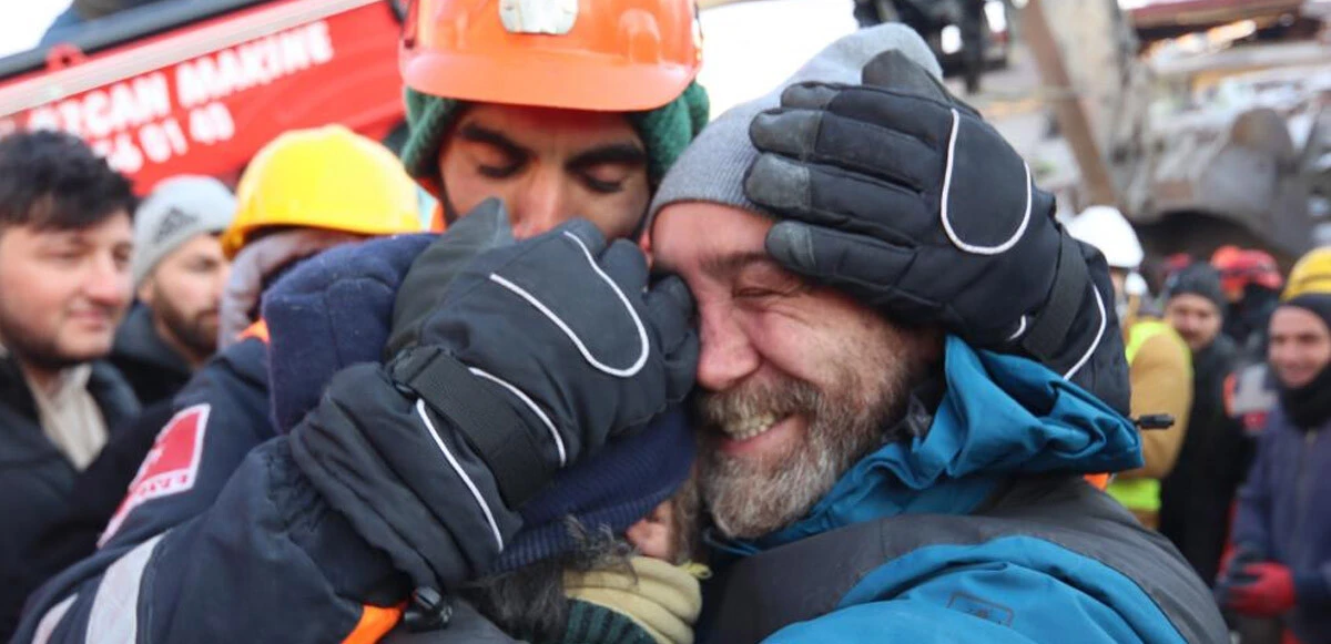Son dakika! 133 saattir enkaz altında olan Ülkü'den sevindiren haber: Sağ salim kurtarıldı