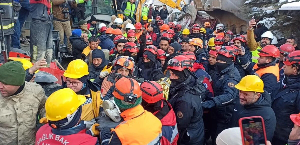 Son dakika! 133 saattir enkaz altında olan Ülkü'den sevindiren haber: Sağ salim kurtarıldı